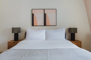 4 bedrooms, iron/ironing board, WiFi, bed sheets - Blueground | Le Marais, elevator & w/d, nr Vosges (Paris)