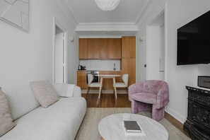 Télévision, chaîne hi-fi