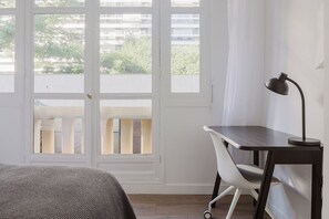 2 bedrooms, iron/ironing board, WiFi, bed sheets - Blueground | Trocadero, elevator & w/d, nr Eiffel (Paris)