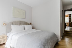 2 habitaciones, tabla de planchar con plancha, wifi y ropa de cama 