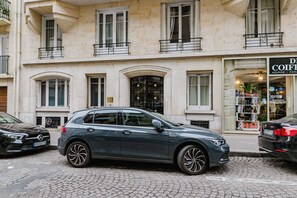 Exterior - Blueground | Auteuil, washer, nr Monceau Park (Paris)