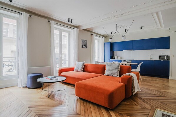 TV, stereo - Blueground | Saint Germain, w/d, nr Luxembourg (Paris)