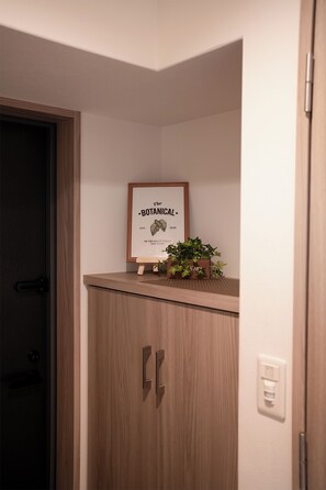 Blackout curtains, soundproofing, iron/ironing board, free WiFi - rakuyado-hanazonoekmae (Osaka)