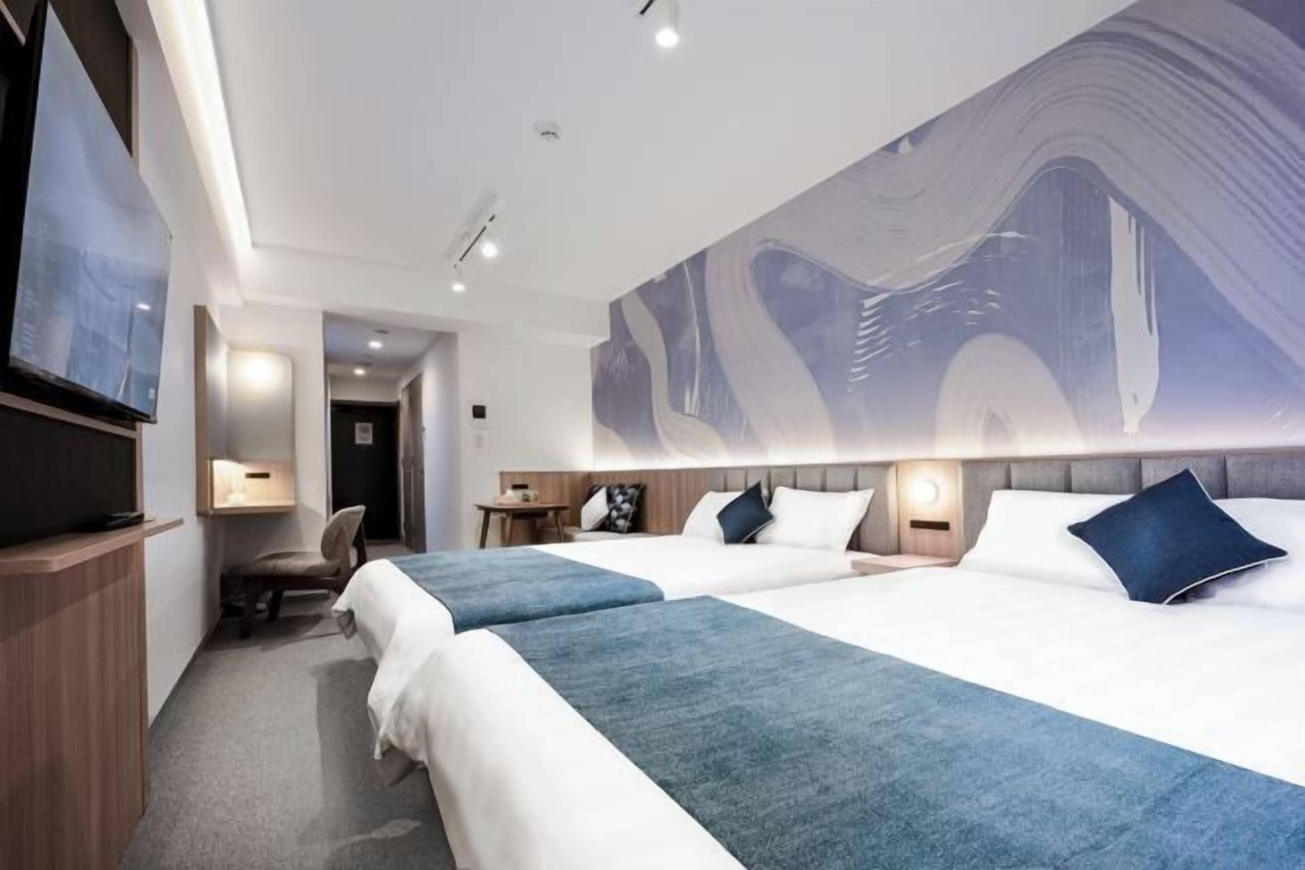 Verdunkelungsvorhänge, schallisolierte Zimmer, Bügeleisen/Bügelbrett