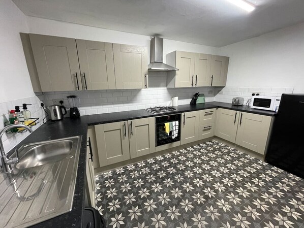 Fridge, microwave, oven, stovetop