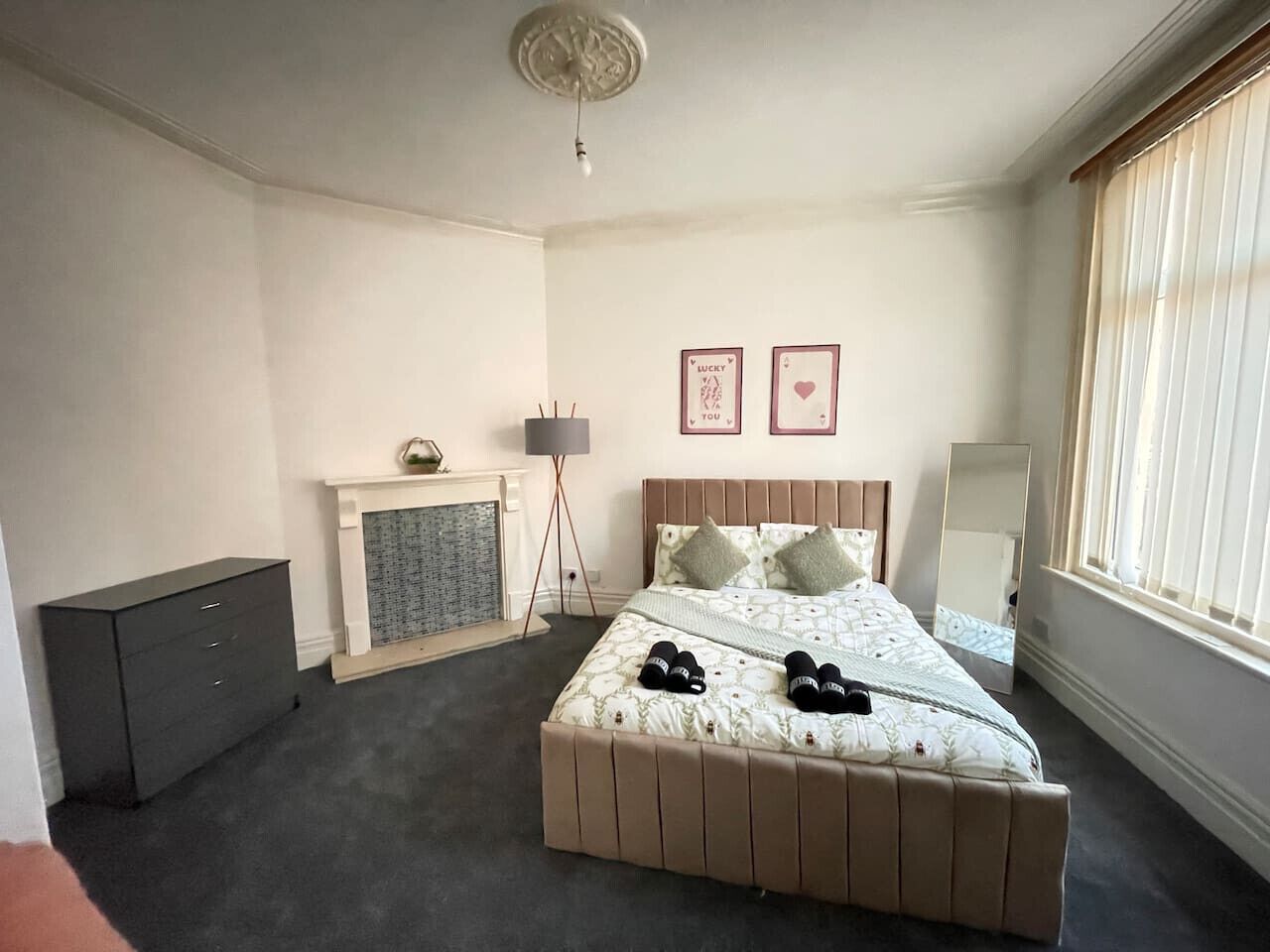 6 habitaciones, tabla de planchar con plancha, cuna de viaje y wifi 