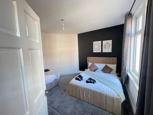 6 Schlafzimmer, Bügeleisen/Bügelbrett, Reisekinderbett, WLAN