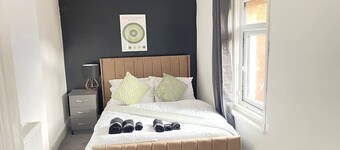 Spacious 6-Bedroom Home in Blackpool - Sleeps 16