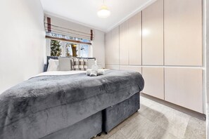 3 chambres, fer et planche à repasser, Wi-Fi, draps fournis