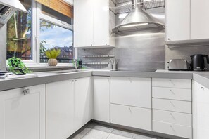 Fridge, microwave, oven, stovetop