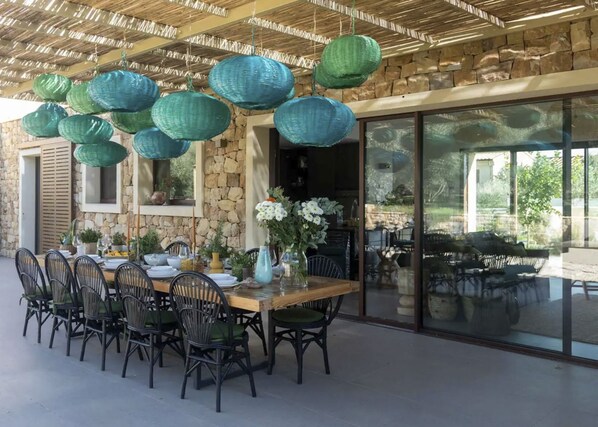 Outdoor dining