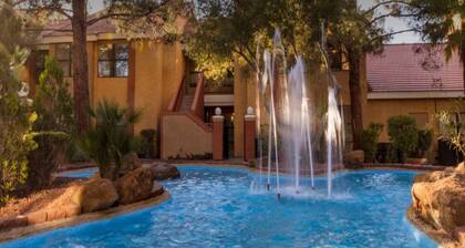 Las Vegas Flamingo Deluxe 1BR villa 691 sf with Kitchennette, WiFi in Las Vegas