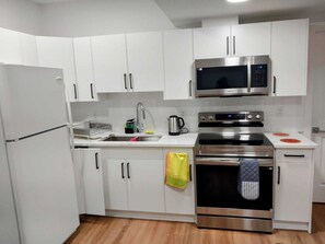 Four à micro-ondes, un four, surface de cuisson