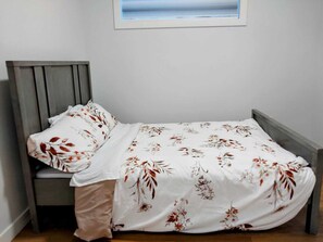 1 dormitori, planxa i posts de planxar, wifi i roba de llit 