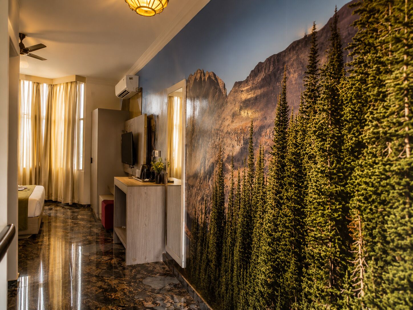 Deluxe Room | Desk, laptop workspace, soundproofing, iron/ironing board