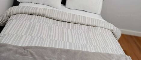 2 quartos, ferros/tábuas de passar roupa, Wi-Fi, roupa de cama