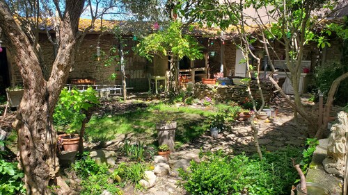 Authentic, family-run B&B 10 minutes from Carcassonne.