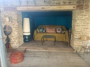 Terrace/patio - Authentic, family-run B&B 10 minutes from Carcassonne. (Conques-sur-Orbiel)