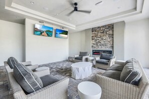 Smart TV, offices - New Home in Paradise! (Fort Myers)