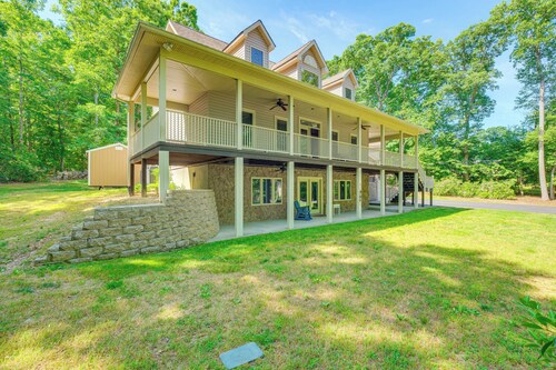 Lake Anna Retreat w/ Private Beach, Hot Tub Access