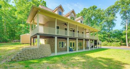 Lake Anna Retreat w/ Private Beach, Hot Tub Access