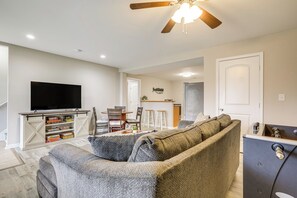 Télévision, baby-foot