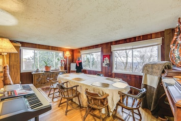 West Mifflin Vacation Rental | 2BR | 2BA | 2,500 Sq Ft | Stairs Required