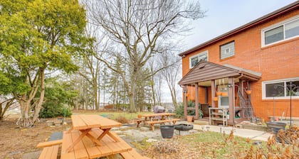 ‘Rustic Chic’ Retreat: 4 Mi to Kennywood!