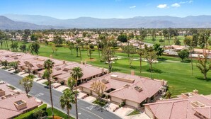A residential area with houses, a golf course, and mountains in the background. - Woodhaven Great Views on the Golf Course (Palm Desert)