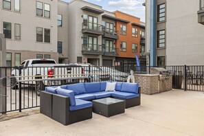 Property grounds - White Rock Lakewood Hideaway | Pet-Friendly & Pool (Dallas)