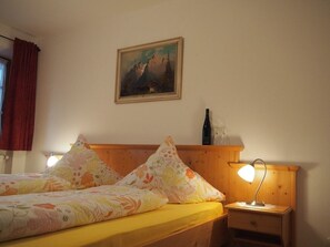 2 bedrooms, bed sheets - Apartment 80sqm with balcony and panoramic view for max. 5 persons (Rimsting)