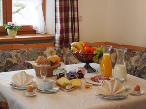 Dining - Apartment 80sqm with balcony and panoramic view for max. 5 persons (Rimsting)