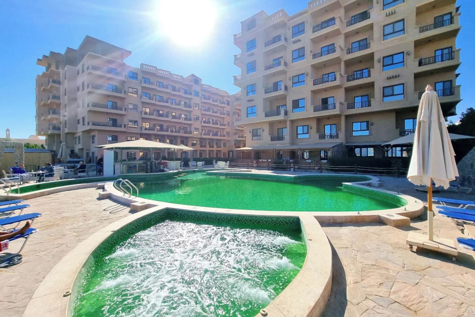 حمام سباحة