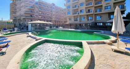 Beachfront Stay - Pool - Balcony - Central