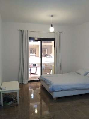 1 室のベッドルーム、WiFi、ベッドシーツ