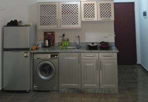 Fridge, microwave, oven, stovetop - Beachfront Stay - Pool - Balcony - Central (Hurghada)