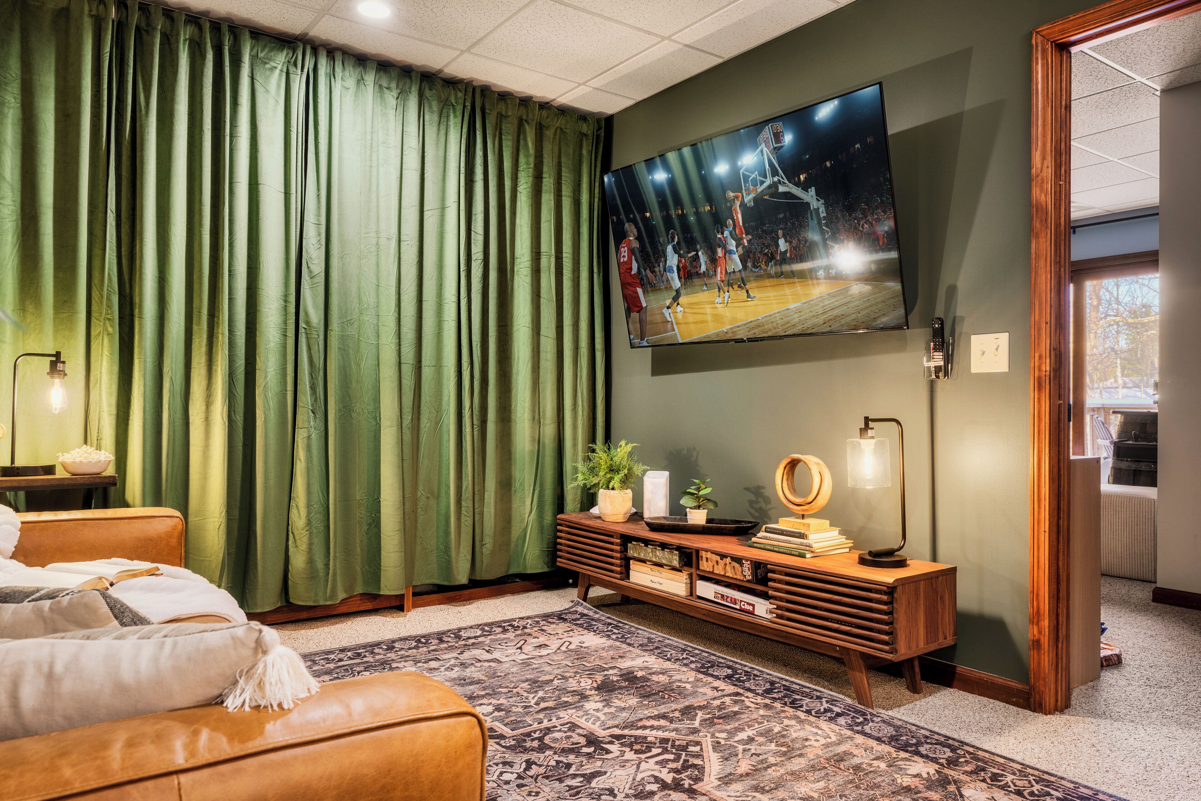 3 bedrooms, laptop workspace, blackout curtains, iron/ironing board