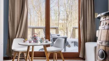 3 bedrooms, laptop workspace, blackout drapes, iron/ironing board