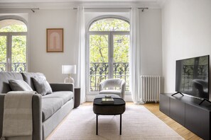 TV, stereo - Blueground | Porte Saint Cloud, concierge (Paris)