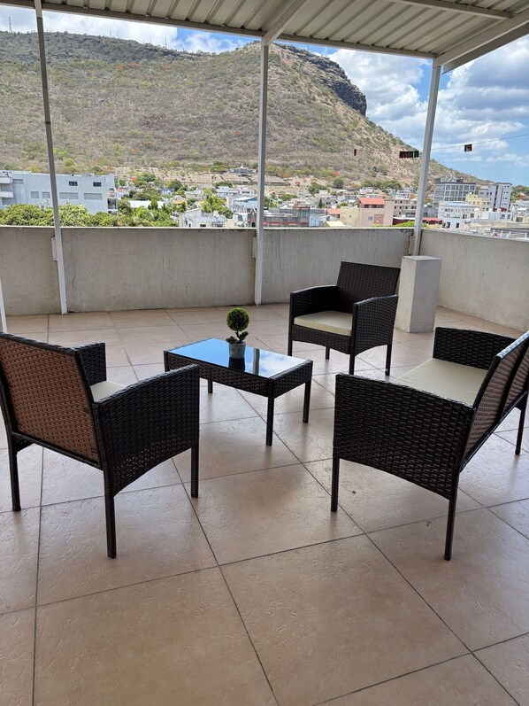 Terrace/patio - Experience the Best Rooftop Stay in Port-Louis! (Port Louis)
