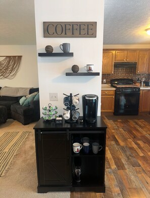Fridge, microwave, oven, stovetop - Homestead Stays, Heart of the area's top attractions (Oak Harbor)