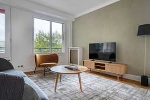 TV, stereo - Blueground | Auteuil, nr Seine (Paris)