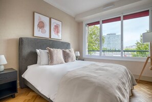 3 chambres, fer et planche à repasser, Wi-Fi, draps fournis