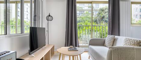 Télévision, chaîne hi-fi