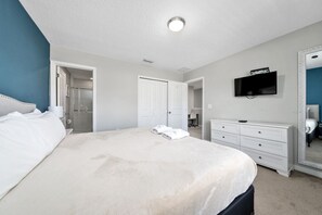 4 bedrooms, desk, iron/ironing board, travel cot