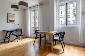 Interior - Blueground | Champs Elysees, nr Arc de Triomphe (Paris)