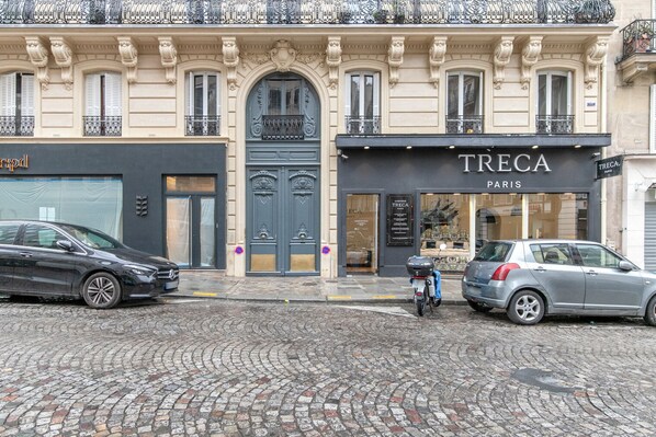 Exterior - Blueground | Champs Elysees, nr Arc de Triomphe (Paris)