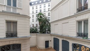 Property grounds - Blueground | Champs Elysees, nr Arc de Triomphe (Paris)
