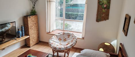 2 bedrooms, desk, travel cot, free WiFi