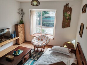 2 bedrooms, desk, travel cot, free WiFi